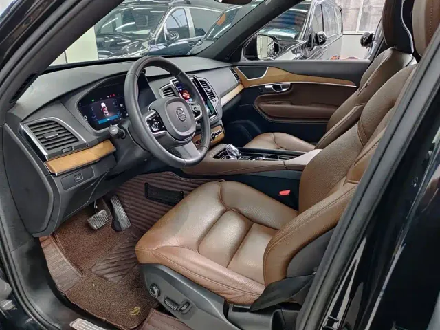 Volvo XC90 — Фото автомобиля 7