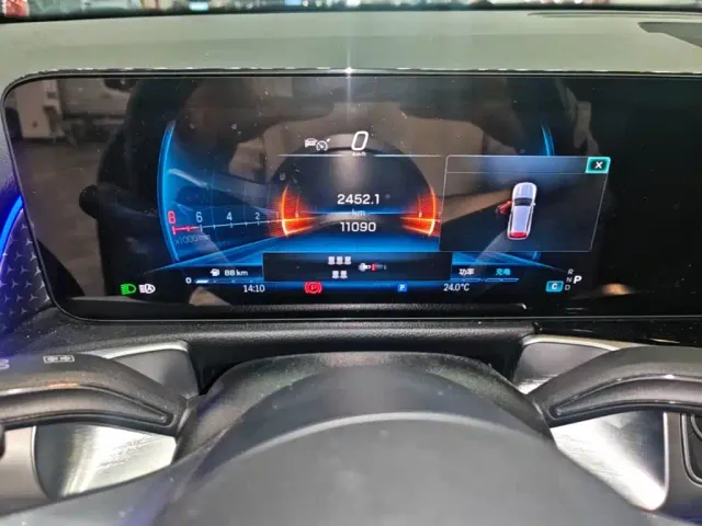 Mercedes-Benz GLB AMG — Фото автомобиля 11