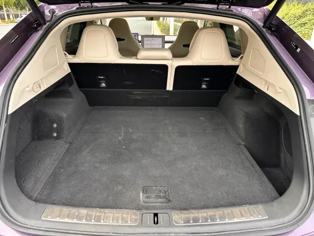 Zhijie Luxeed R7 2026 Pure Electric Max+ — Фото автомобиля 13