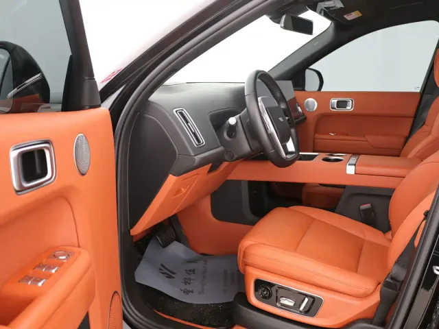 Li Auto L8 — Фото автомобиля 8