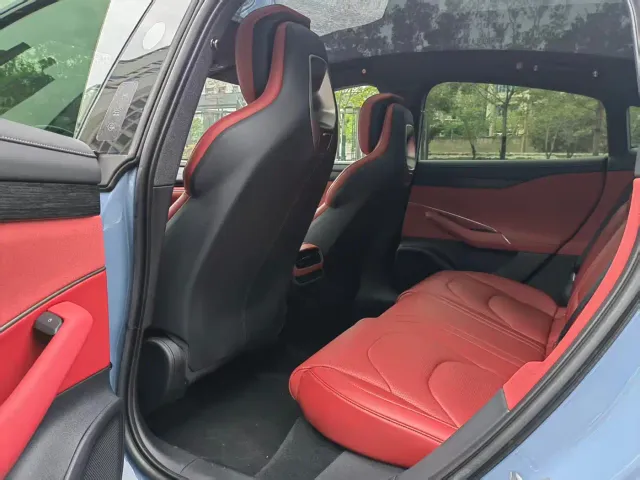 Xiaomi SU7 — Фото автомобиля 4