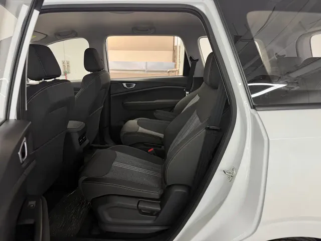 Wuling Jiachen — Фото автомобиля 6