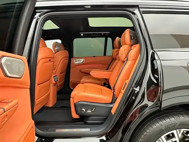 Lynk & Co 900 — Фото автомобиля 13