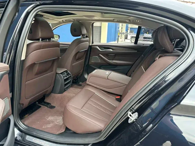 BMW 5 Series — Фото автомобиля 6