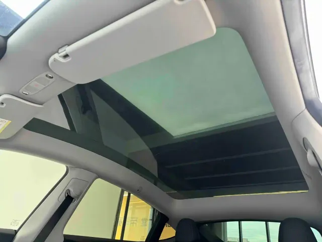 Tesla Model Y — Фото автомобиля 13