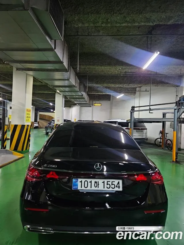 Mercedes-Benz E-Class — Фото автомобиля 4