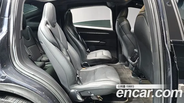 Tesla Model X — Фото автомобиля 12