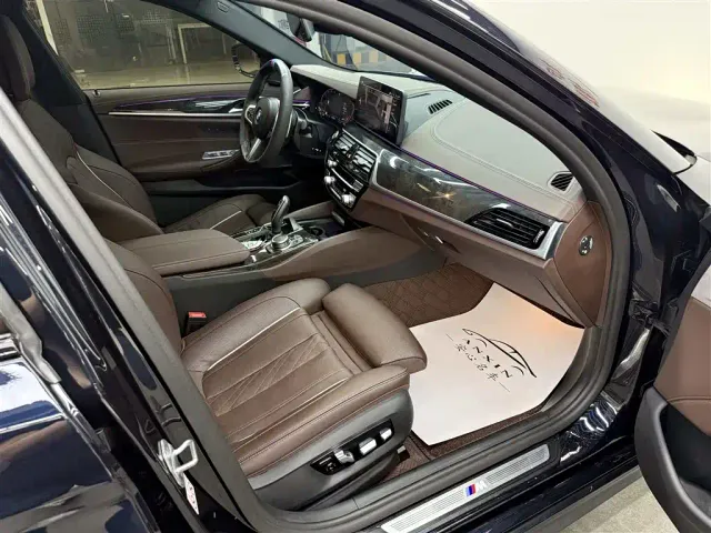 BMW 5 Series — Фото автомобиля 10