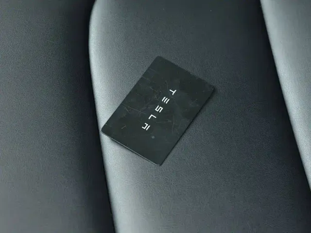 Tesla Model Y — Фото автомобиля 12