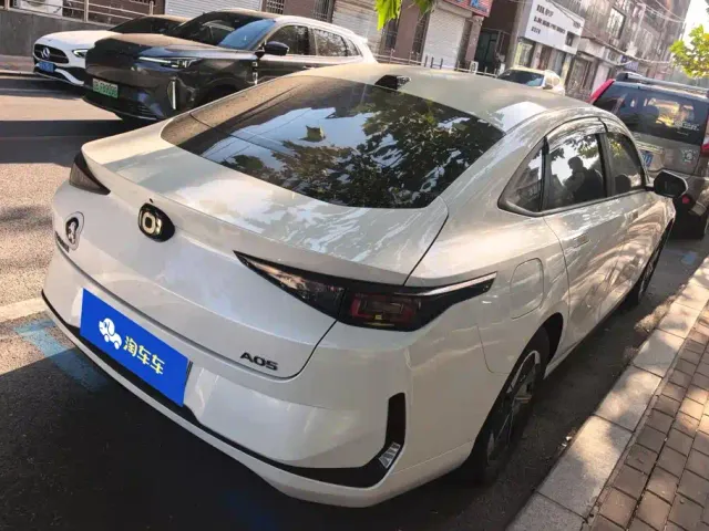 Changan Qiyuan A05 — Фото автомобиля 3