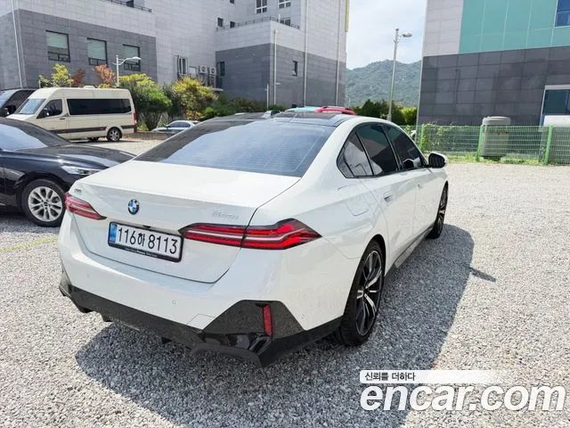 BMW 5 Series G60 — Фото автомобиля 5