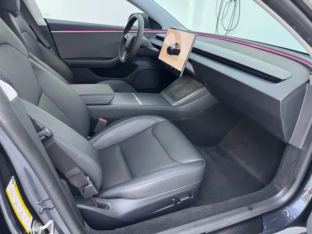 Tesla Model 3 — Фото автомобиля 9