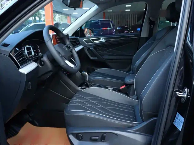 Volkswagen Tiguan L — Фото автомобиля 8