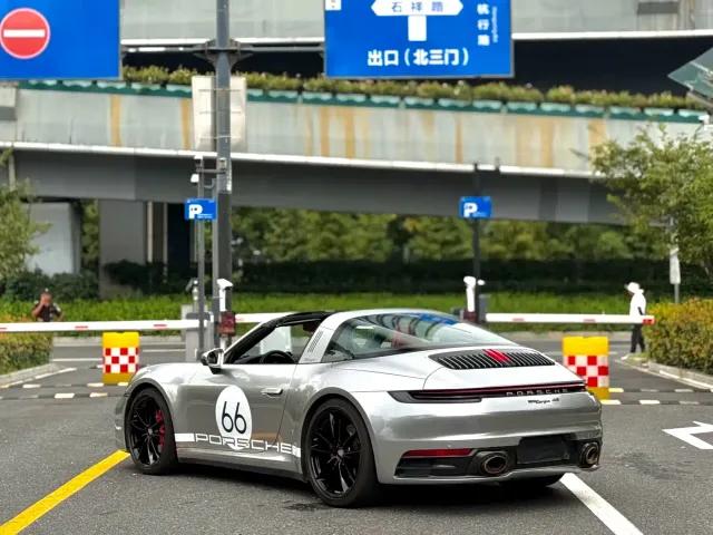 Porsche 911 — Фото автомобиля 9