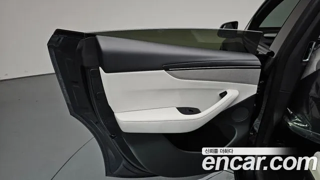 Tesla Model Y — Фото автомобиля 25