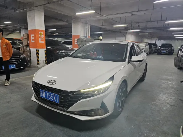 Фотография автомобиля — Hyundai Elantra