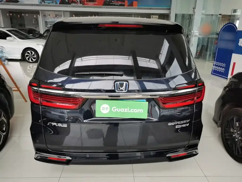 Honda Odyssey 2022 2.0L e:HEV Sharp·Prestige Edition — Фото автомобиля 3