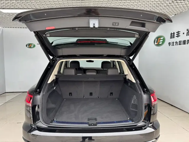 Volkswagen Touareg — Фото автомобиля 27