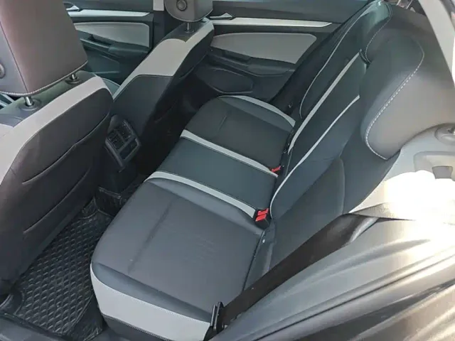 Volkswagen Golf — Фото автомобиля 16