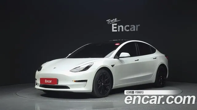 Фотография автомобиля — Tesla Model 3