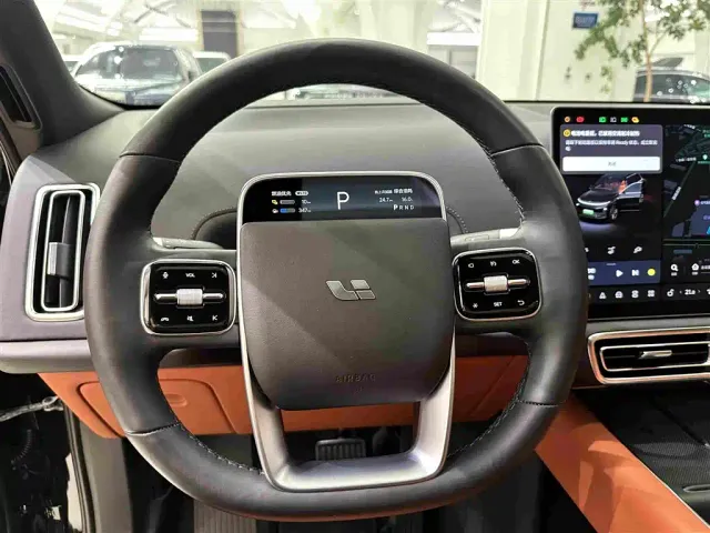 Li Auto L9 — Фото автомобиля 8