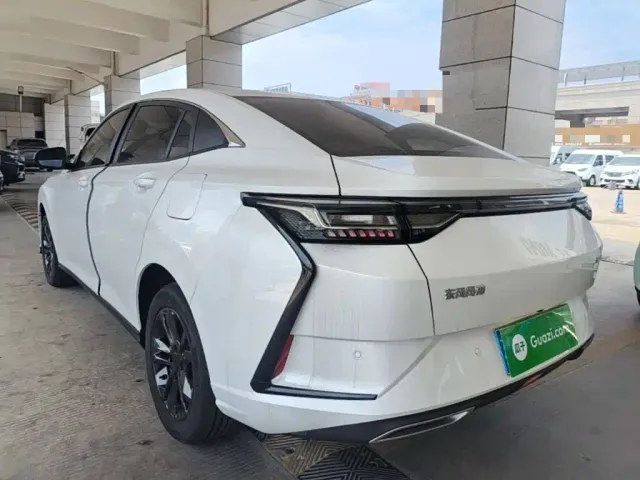 Dongfeng Yixuan — Фото автомобиля 4