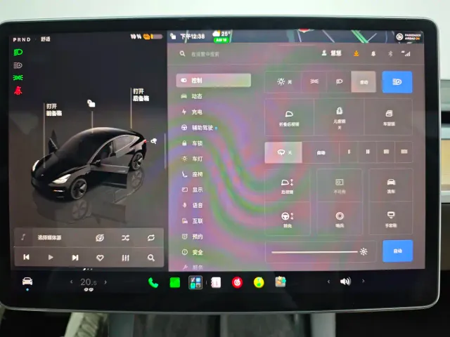 Tesla Model 3 — Фото автомобиля 23