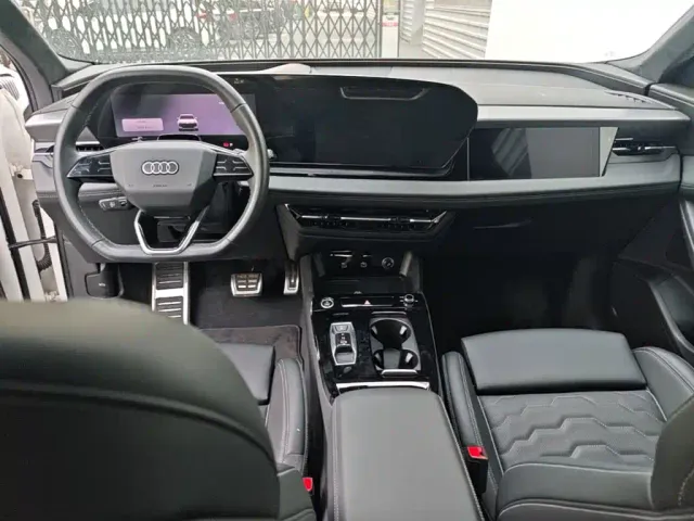 Audi Q6L e-tron — Фото автомобиля 9