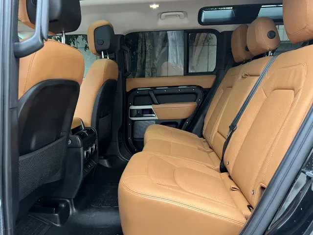 Land Rover Defender — Фото автомобиля 6