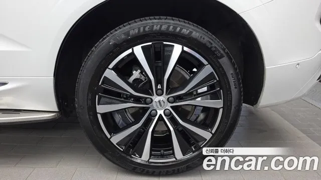 Volvo XC60 Generation 2 — Фото автомобиля 21