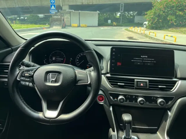 Honda Accord — Фото автомобиля 14