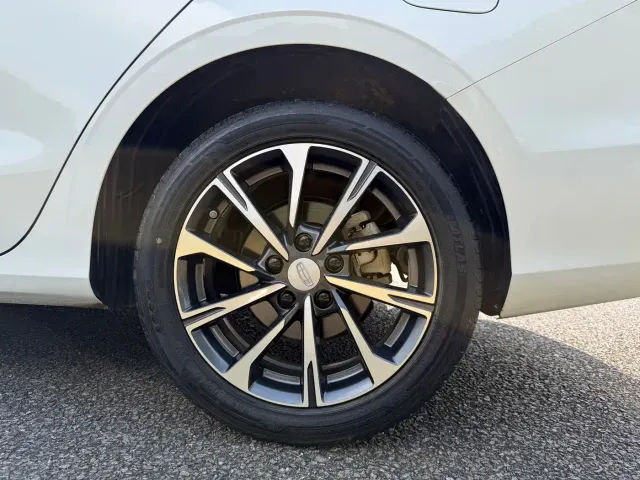 Geely Emgrand — Фото автомобиля 17