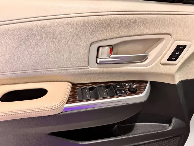 Toyota Granvia — Фото автомобиля 14