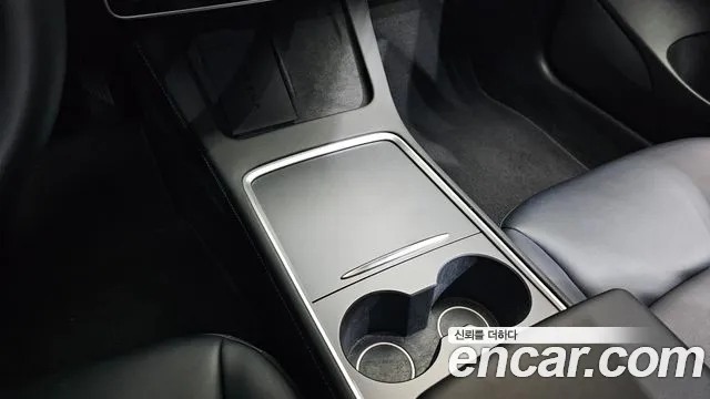 Tesla Model 3 — Фото автомобиля 29
