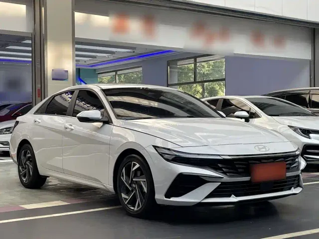 Hyundai Elantra — Фото автомобиля 8
