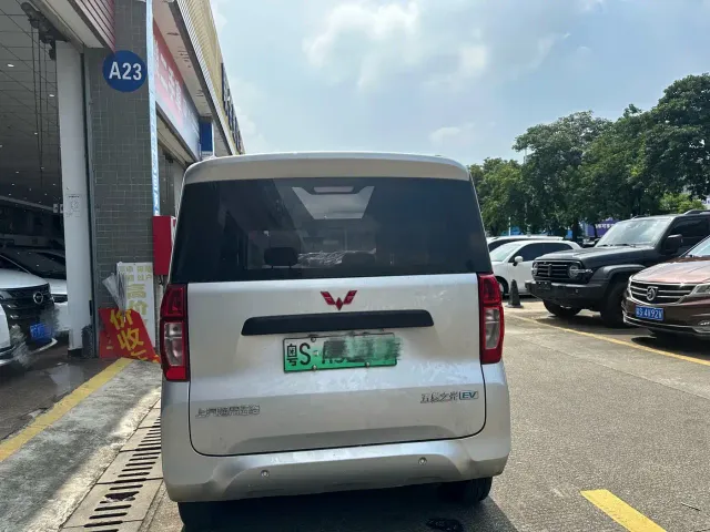 Wuling Zhiguang NEV — Фото автомобиля 4