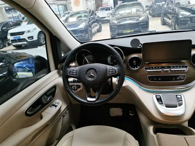 Mercedes-Benz V-Class — Фото автомобиля 6