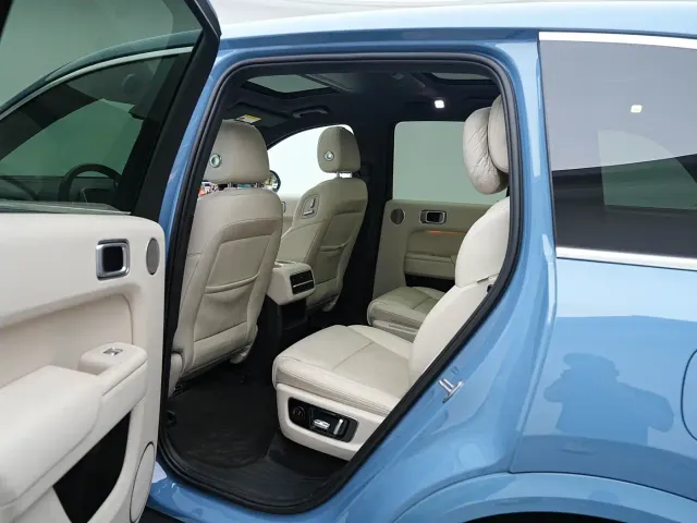 Li Auto L8 — Фото автомобиля 21