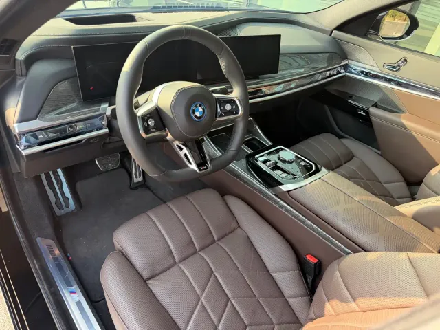 BMW i7 — Фото автомобиля 6