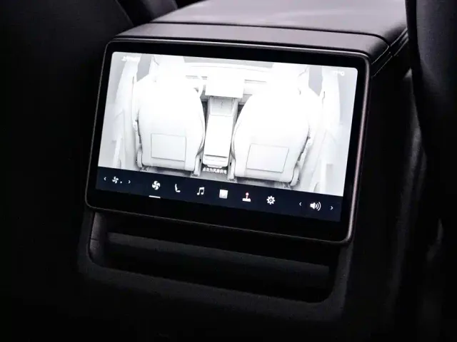 Tesla Model Y — Фото автомобиля 24
