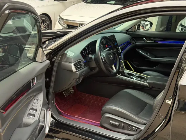 Honda Accord — Фото автомобиля 3
