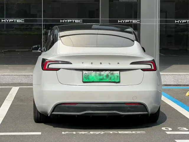 Tesla Model 3 — Фото автомобиля 5