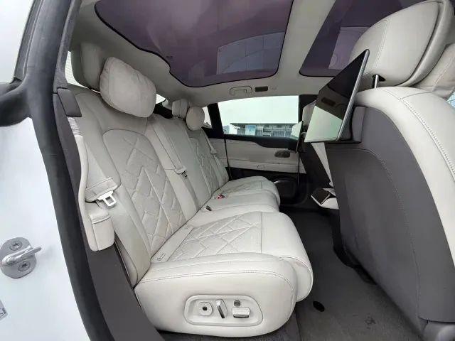 NIO NIO ET7 2024 100kWh Executive Signature Edition — Фото автомобиля 13