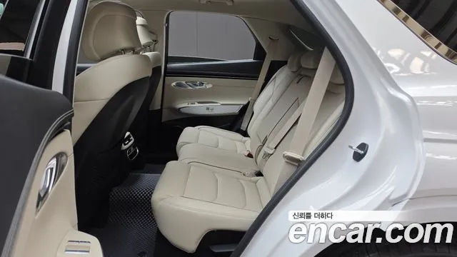 Genesis GV70 — Фото автомобиля 16