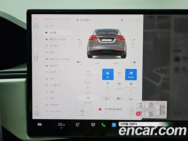 Tesla Model X — Фото автомобиля 16