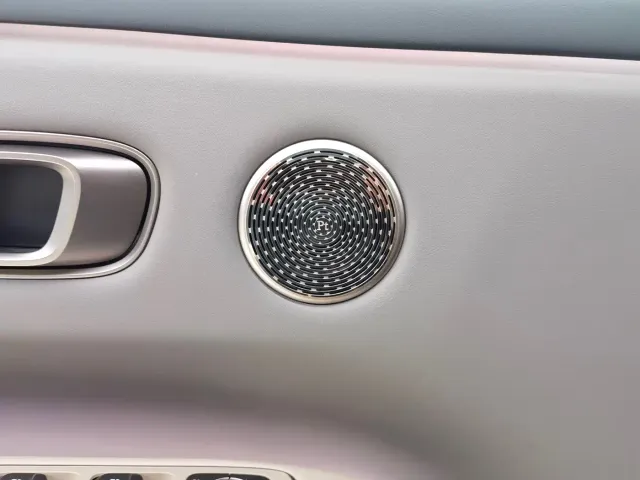 Li Auto i8 — Фото автомобиля 12
