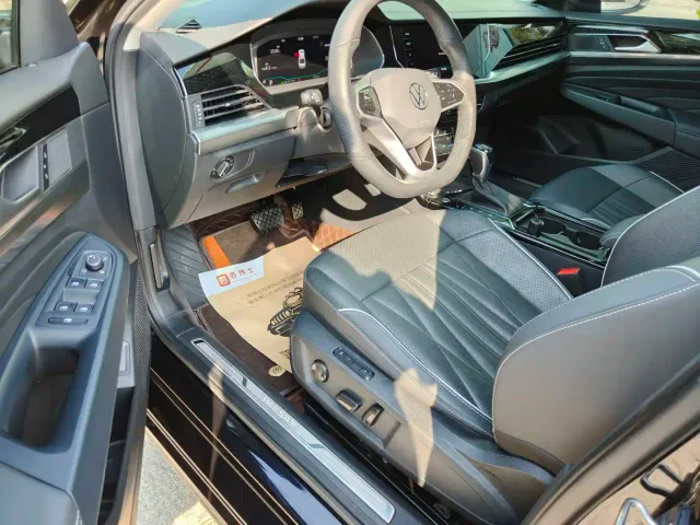 Volkswagen Passat — Фото автомобиля 11