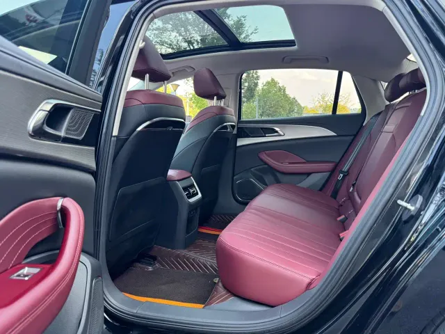 Hongqi H5 — Фото автомобиля 10