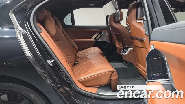 BMW i7 xDrive 60 M Sport — Фото автомобиля 11