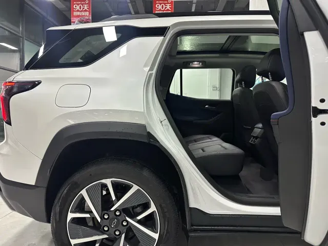 Chevrolet Equinox Plus — Фото автомобиля 6